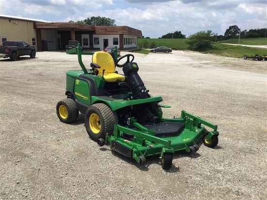 John Deere 1565 Series II Lawn Tractor