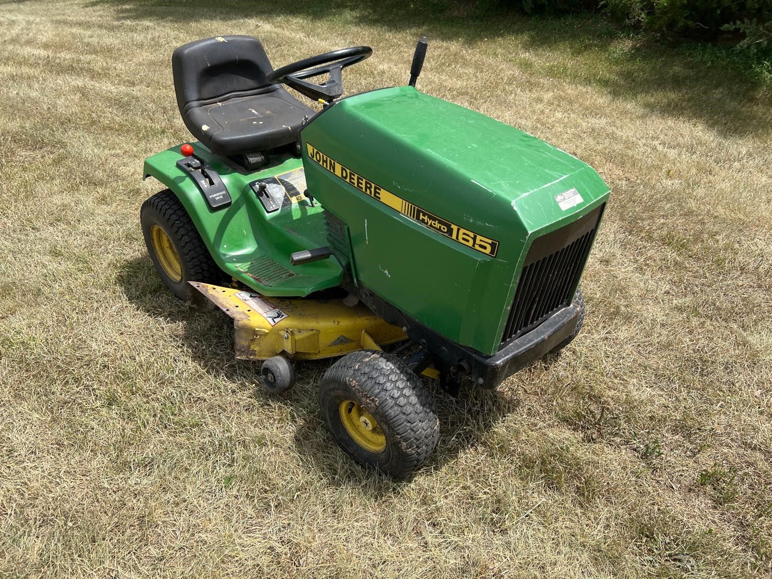 John Deere 165 Lawn Tractor