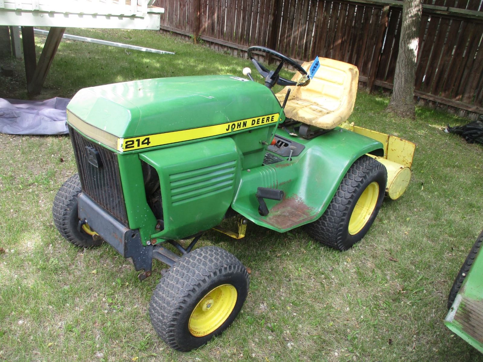 John Deere 214 Lawn Tractor