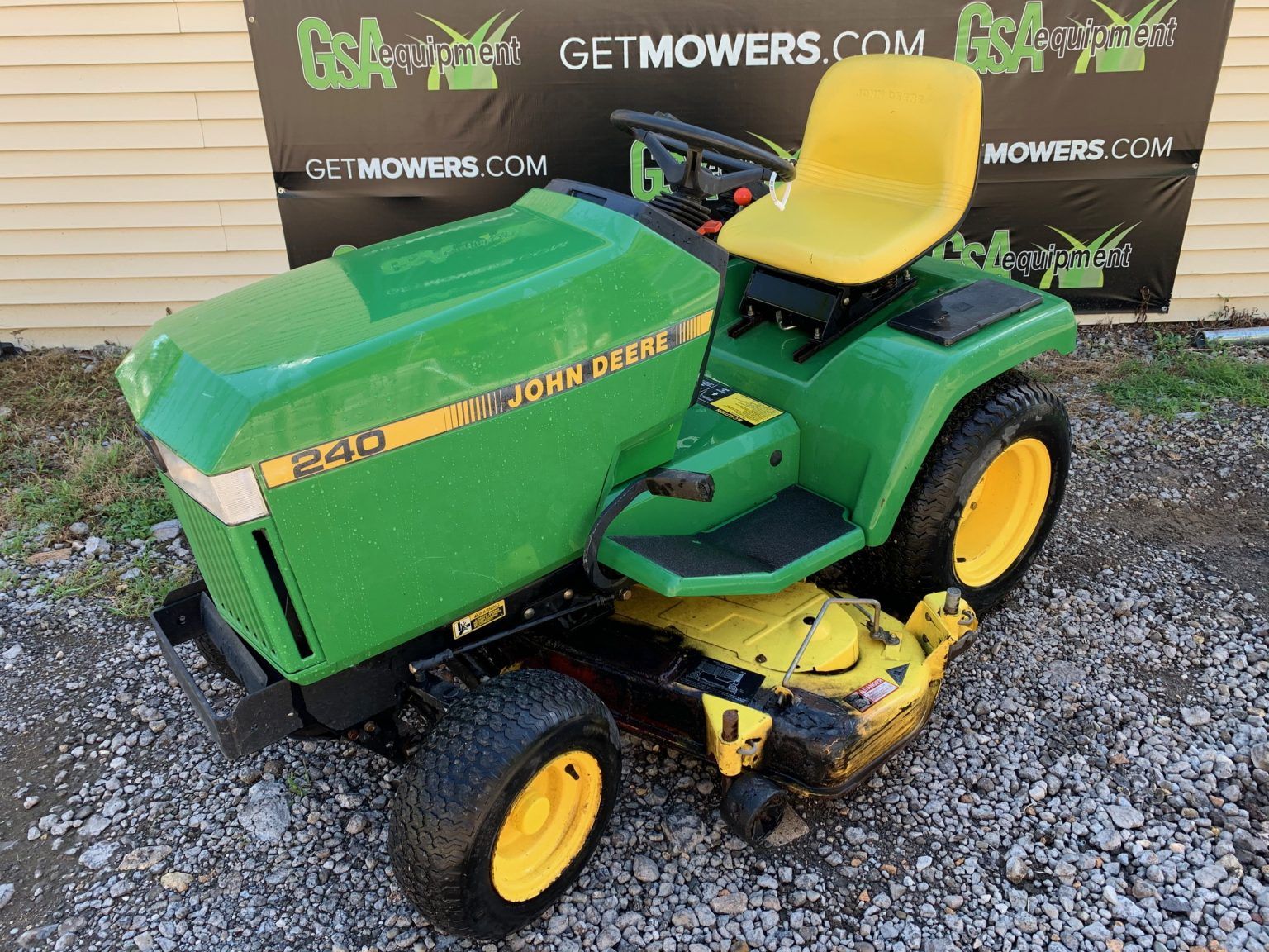 John Deere 240 Lawn Tractor
