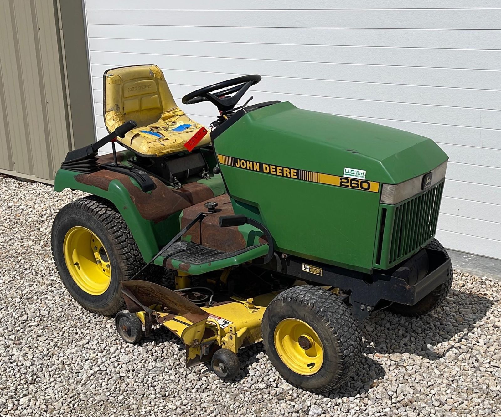 John Deere 260 Lawn Tractor