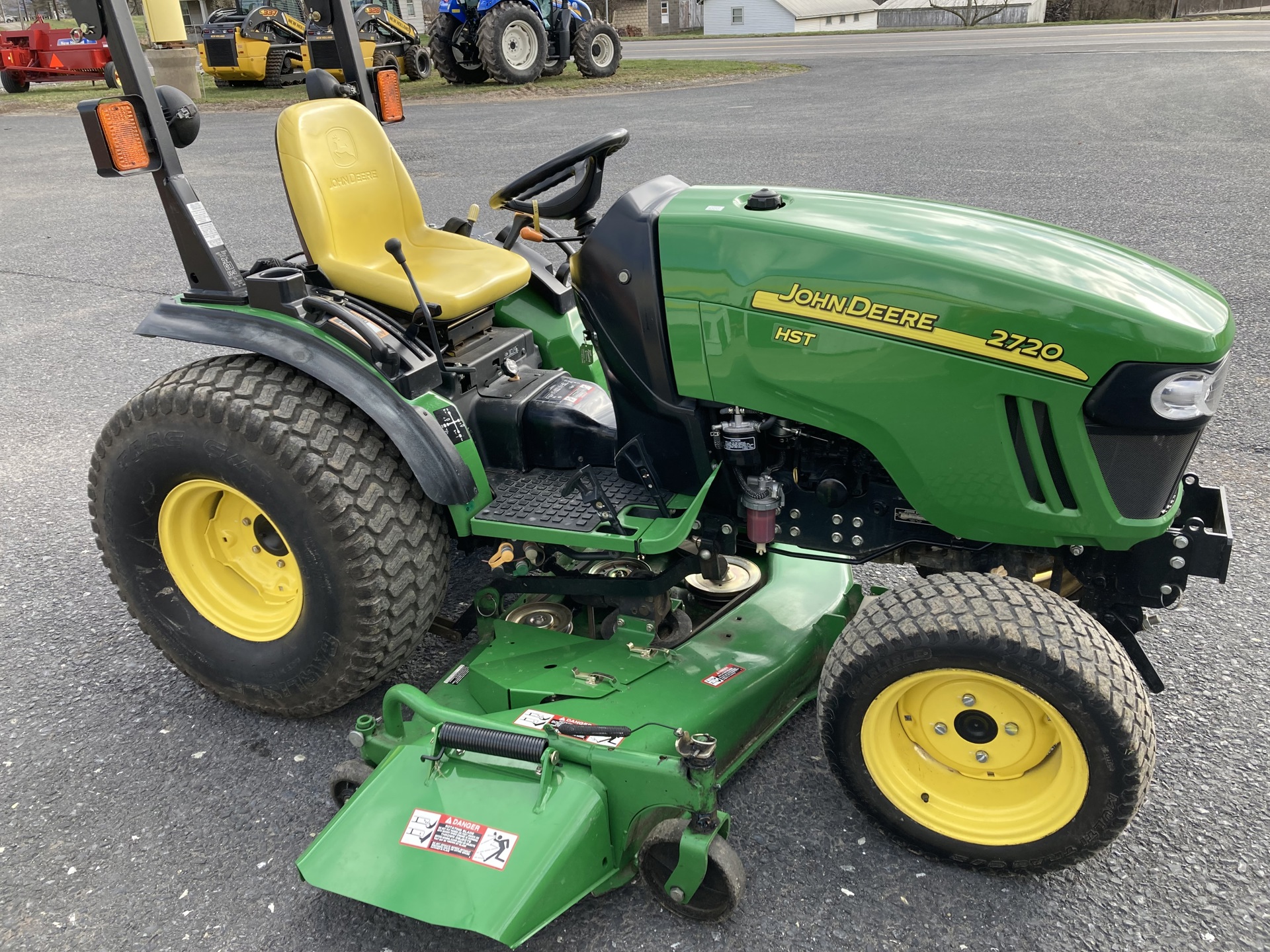 John Deere 2720 — view 2