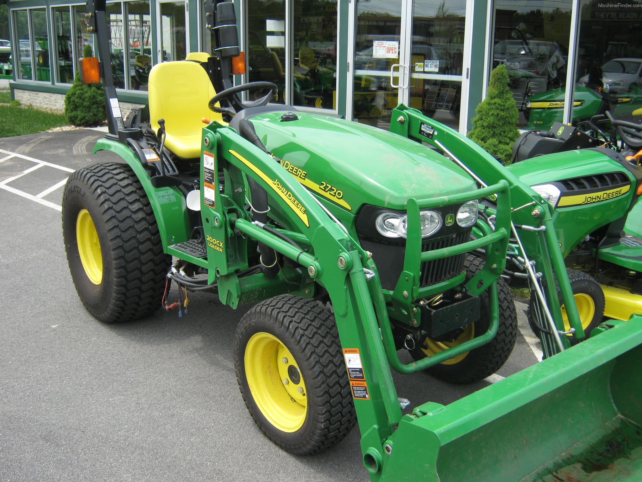 John Deere 2720 — view 3