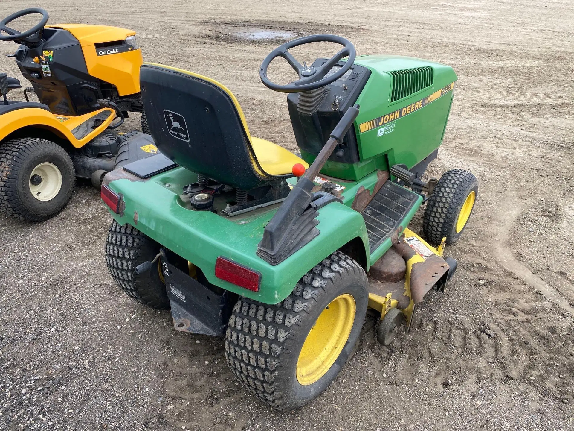 John Deere 285