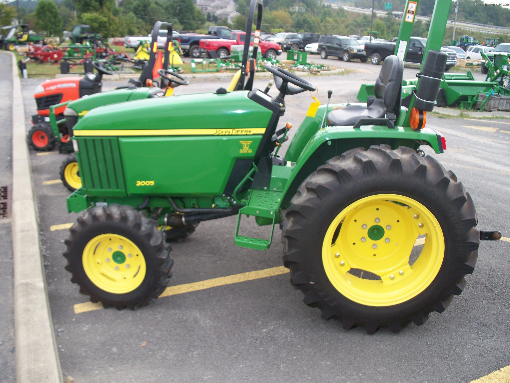 John Deere 3005 — view 3
