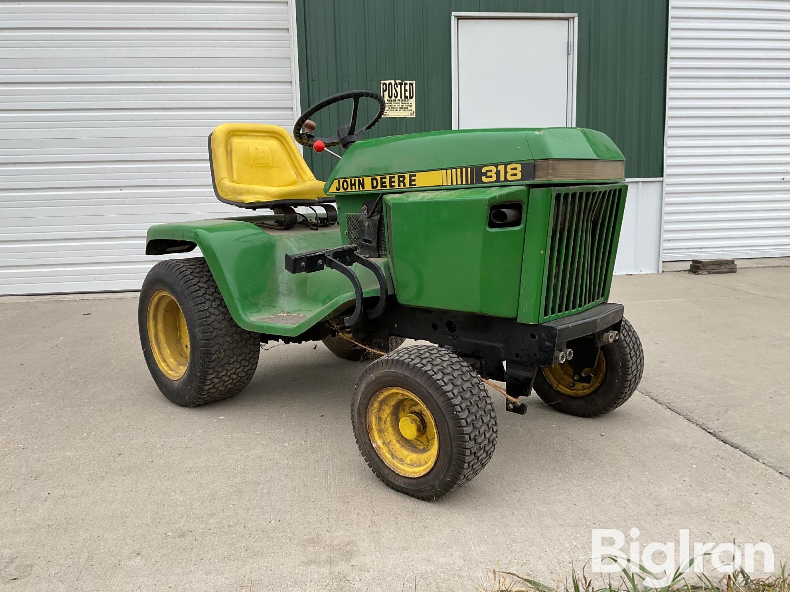 John Deere 318 Lawn Tractor