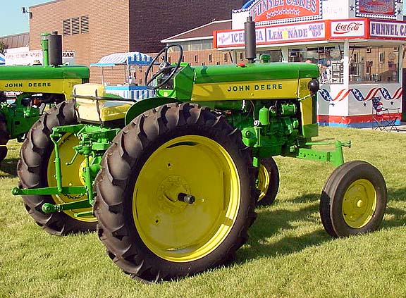 John Deere 330 Lawn Tractor