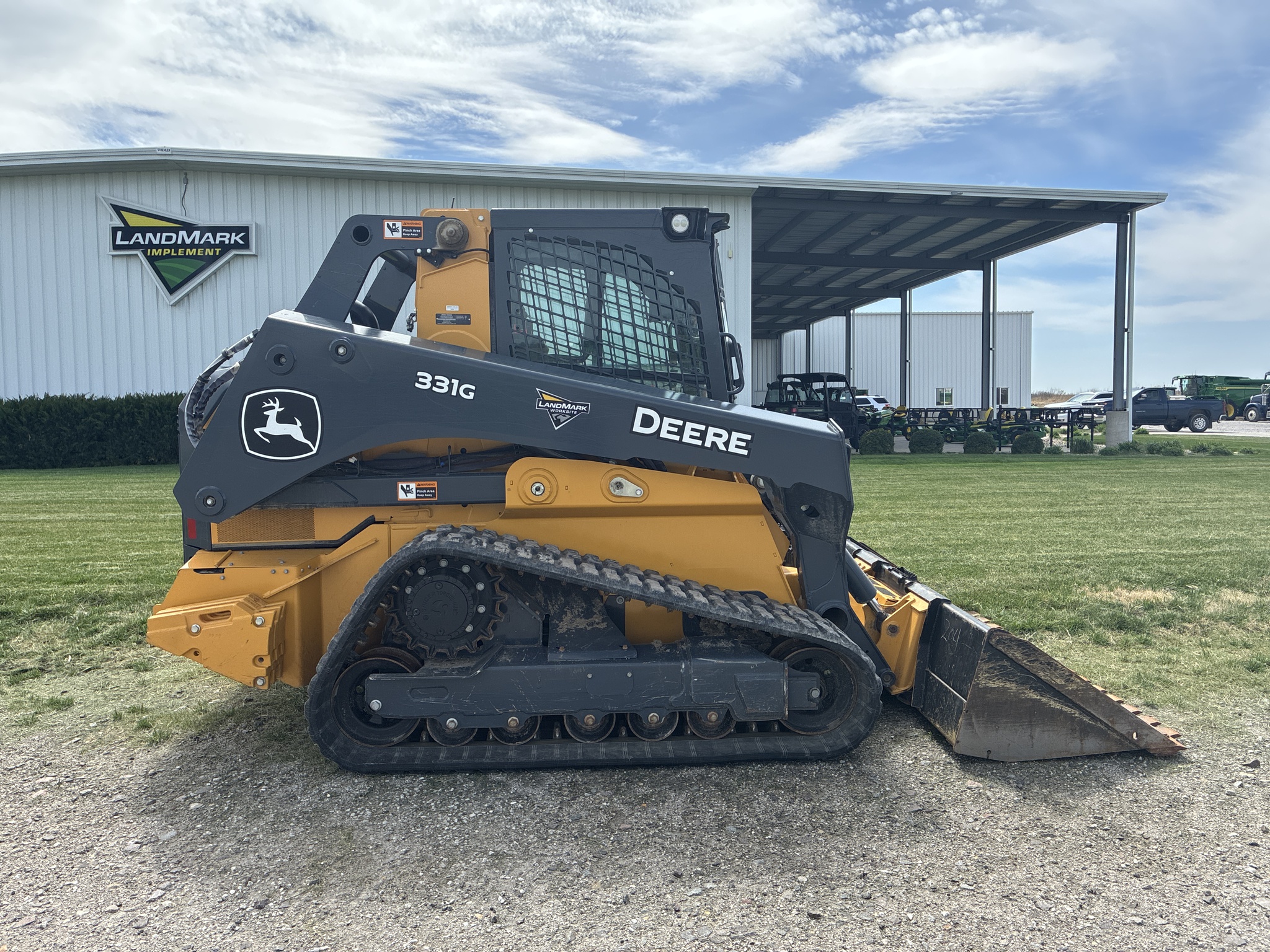 John Deere 331G — view 3