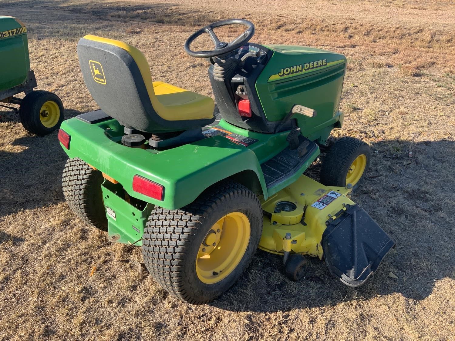 John Deere 345 Lawn Tractor