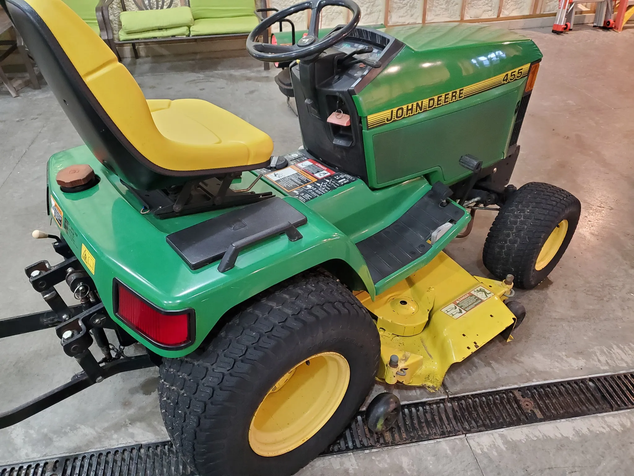 John Deere 455 Lawn Tractor