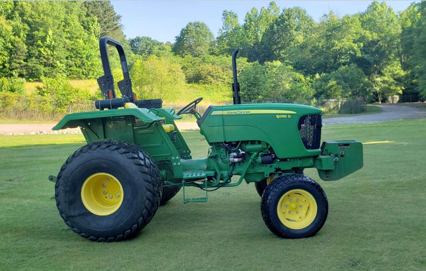 John Deere 5055D — view 3