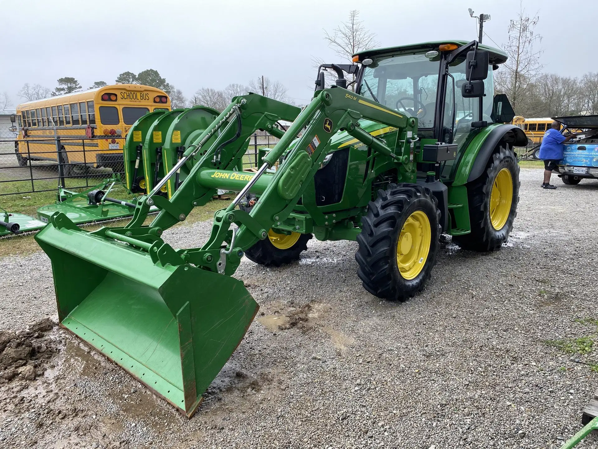 John Deere 5075M — view 3