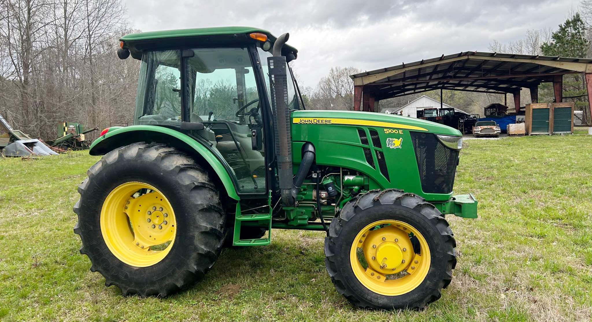 John Deere 5100E — view 2
