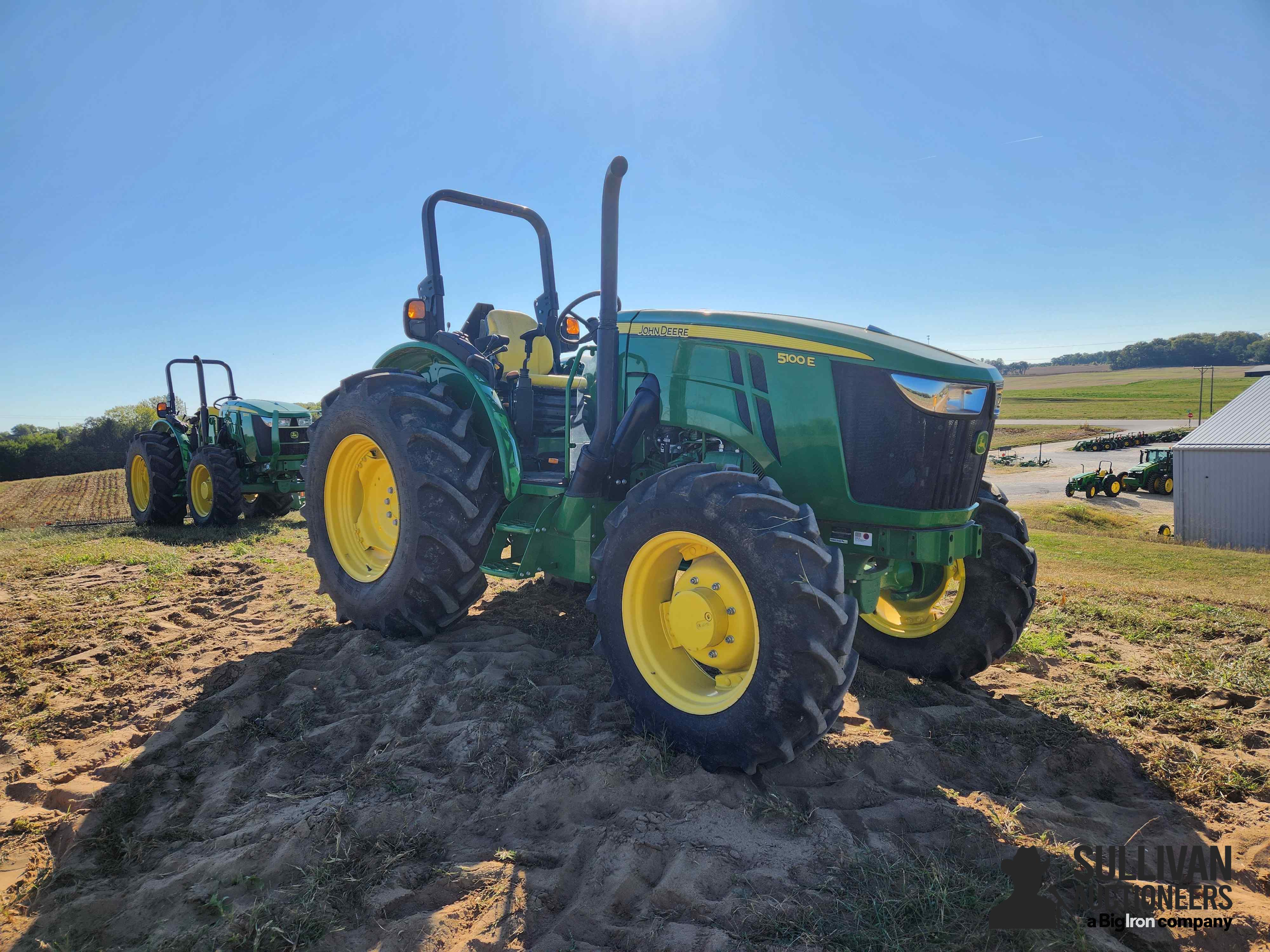 John Deere 5100E — view 3
