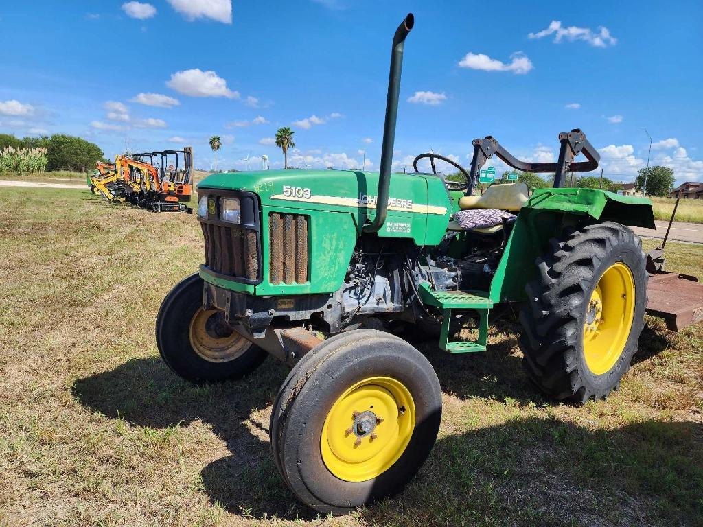John Deere 5103E — view 3