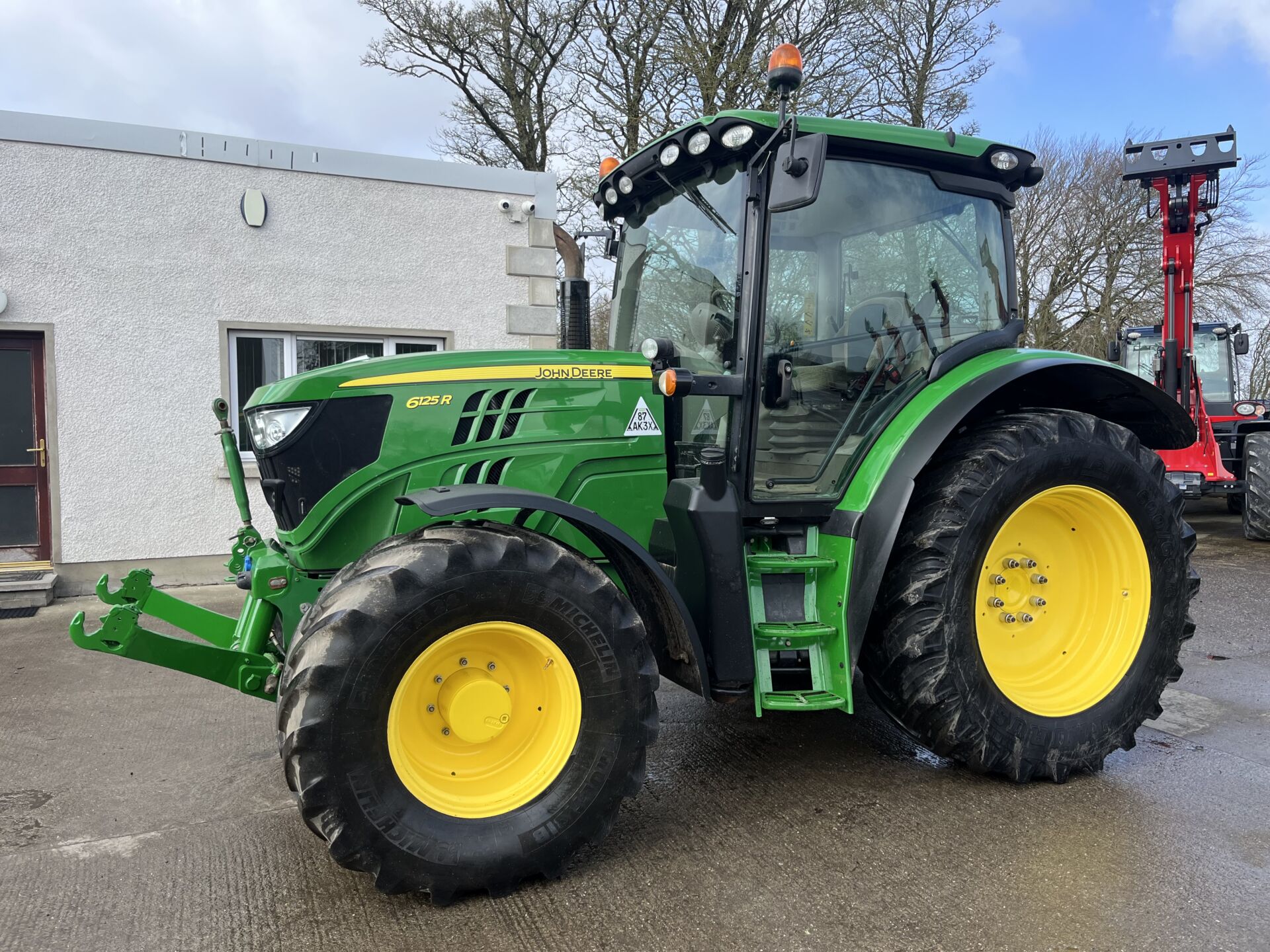 John Deere 6125R — view 3