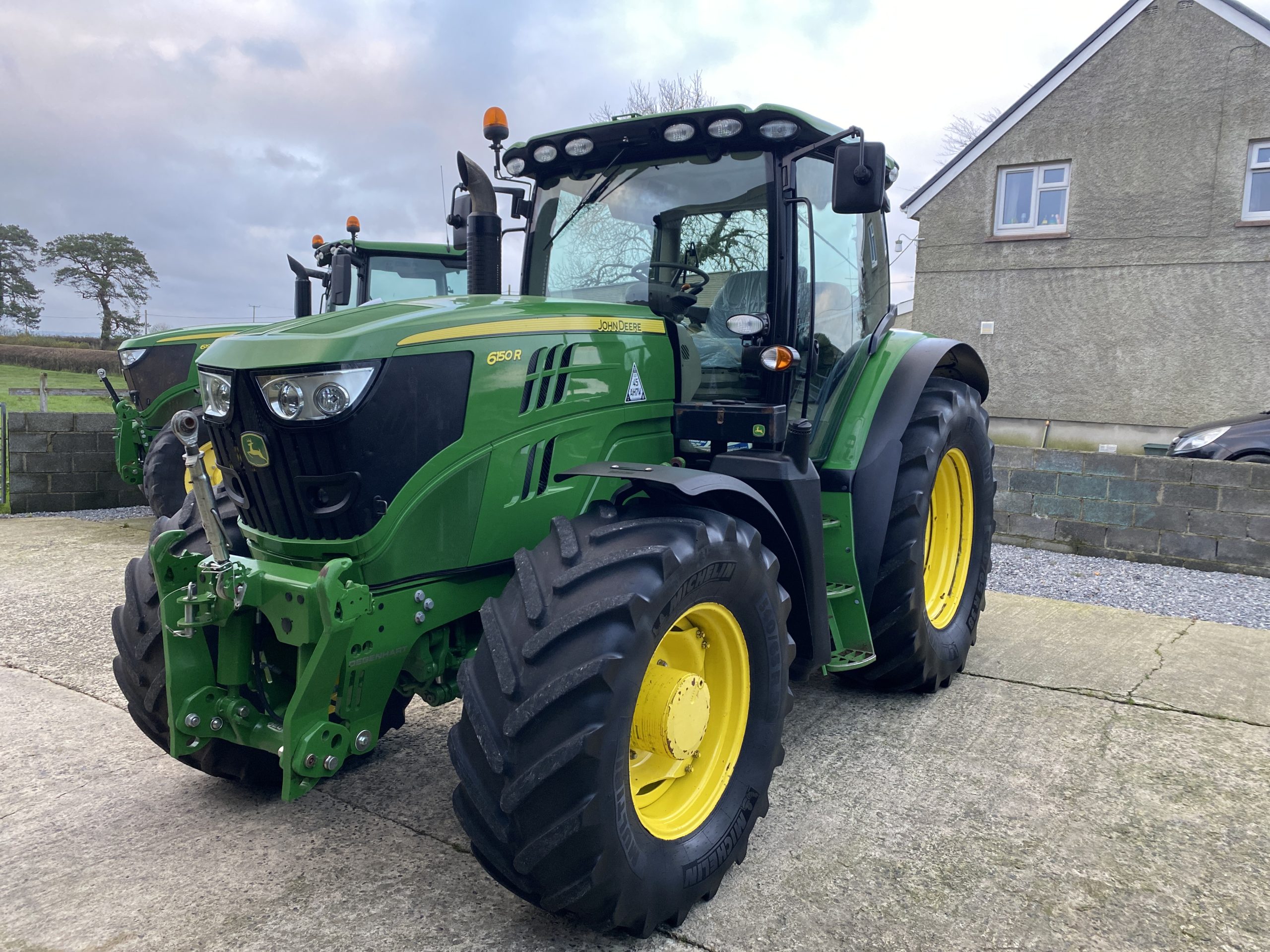 John Deere 6150R — view 3