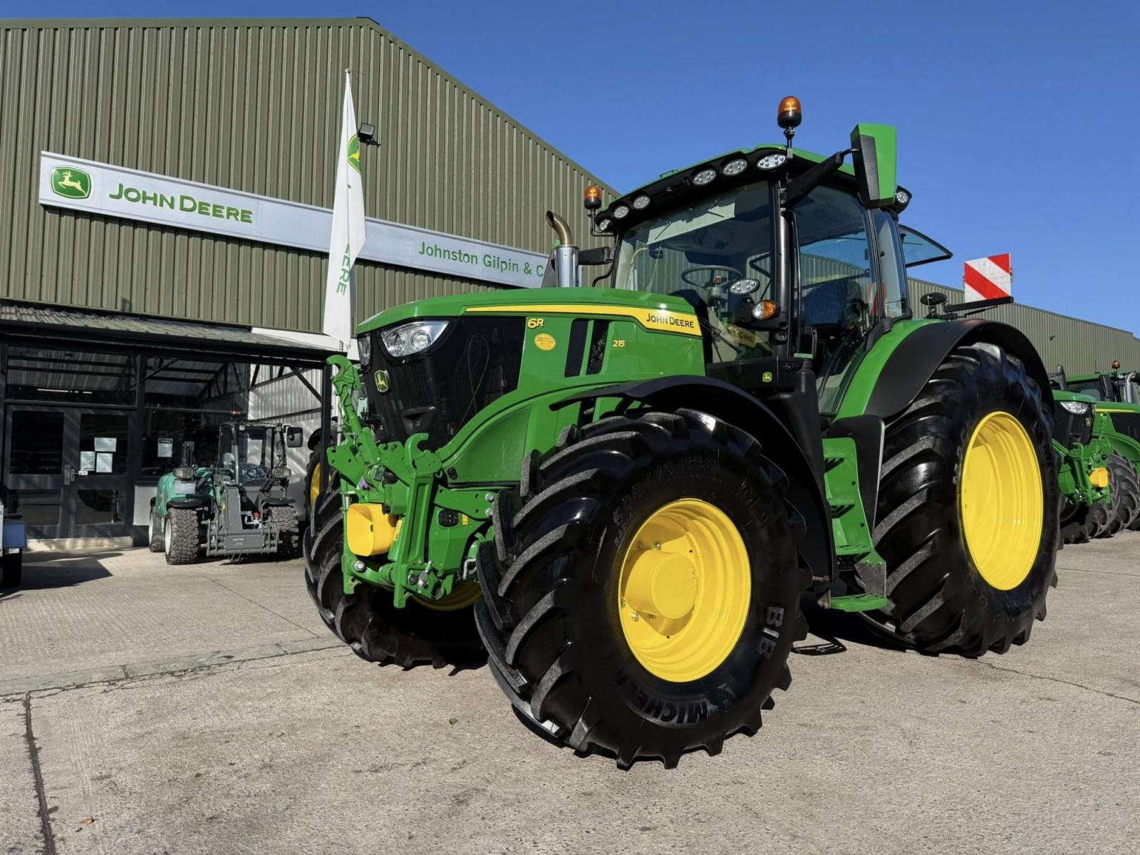 John Deere 6R 215 — view 2