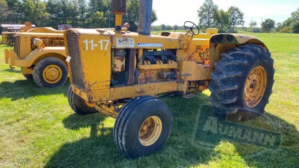 John Deere 700A