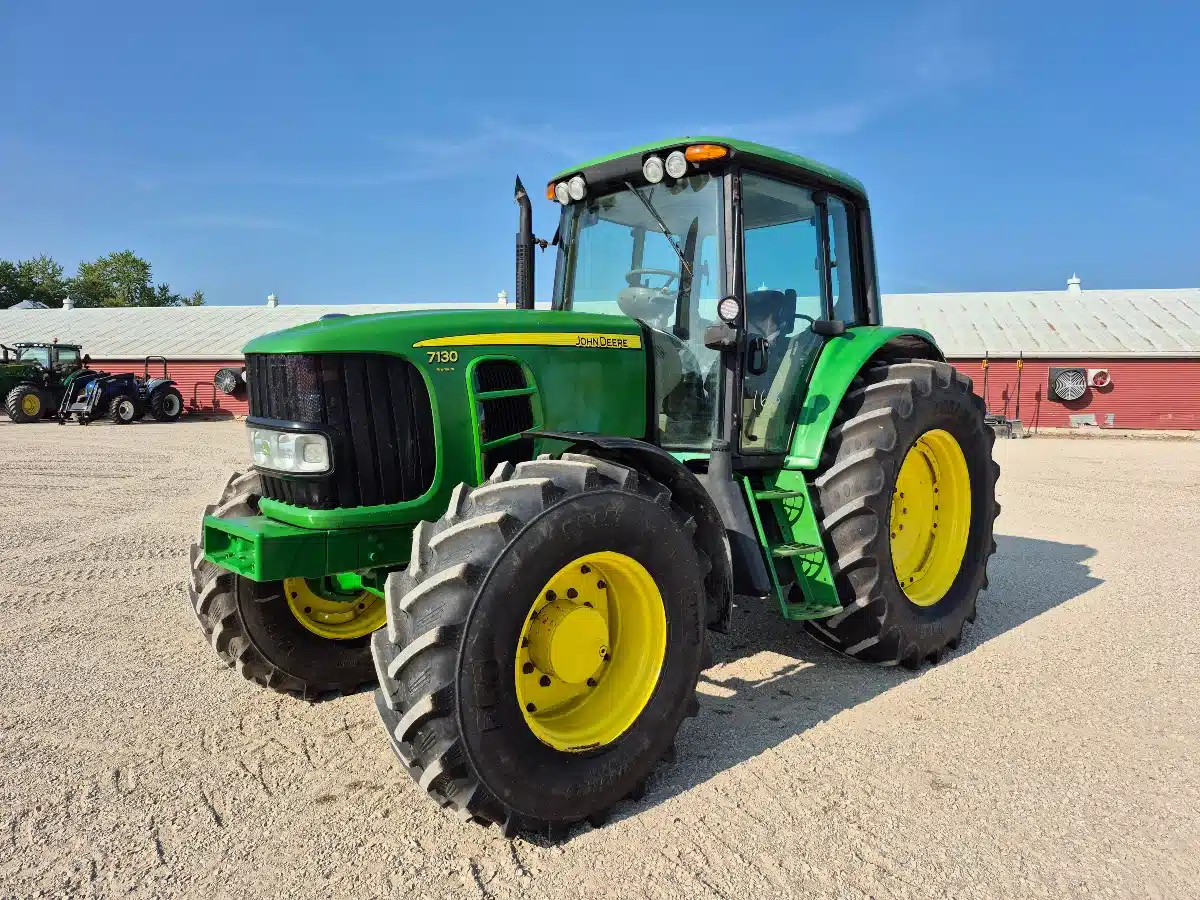 John Deere 7130 — view 3
