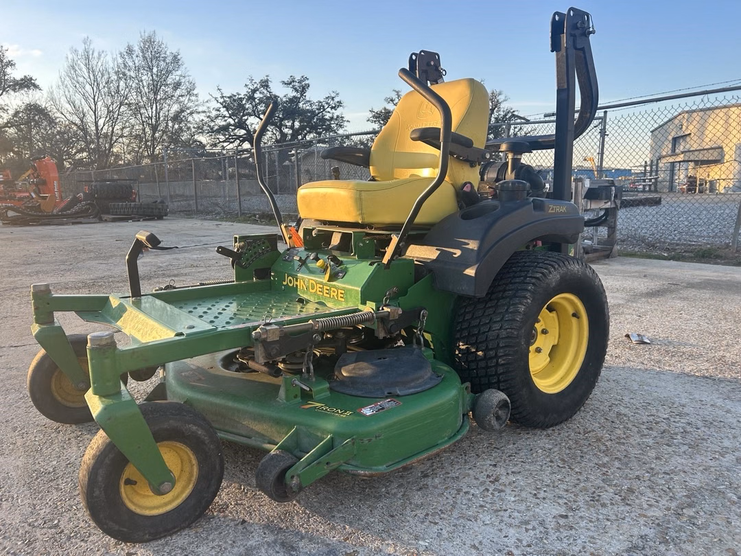 John Deere 717A Lawn Tractor