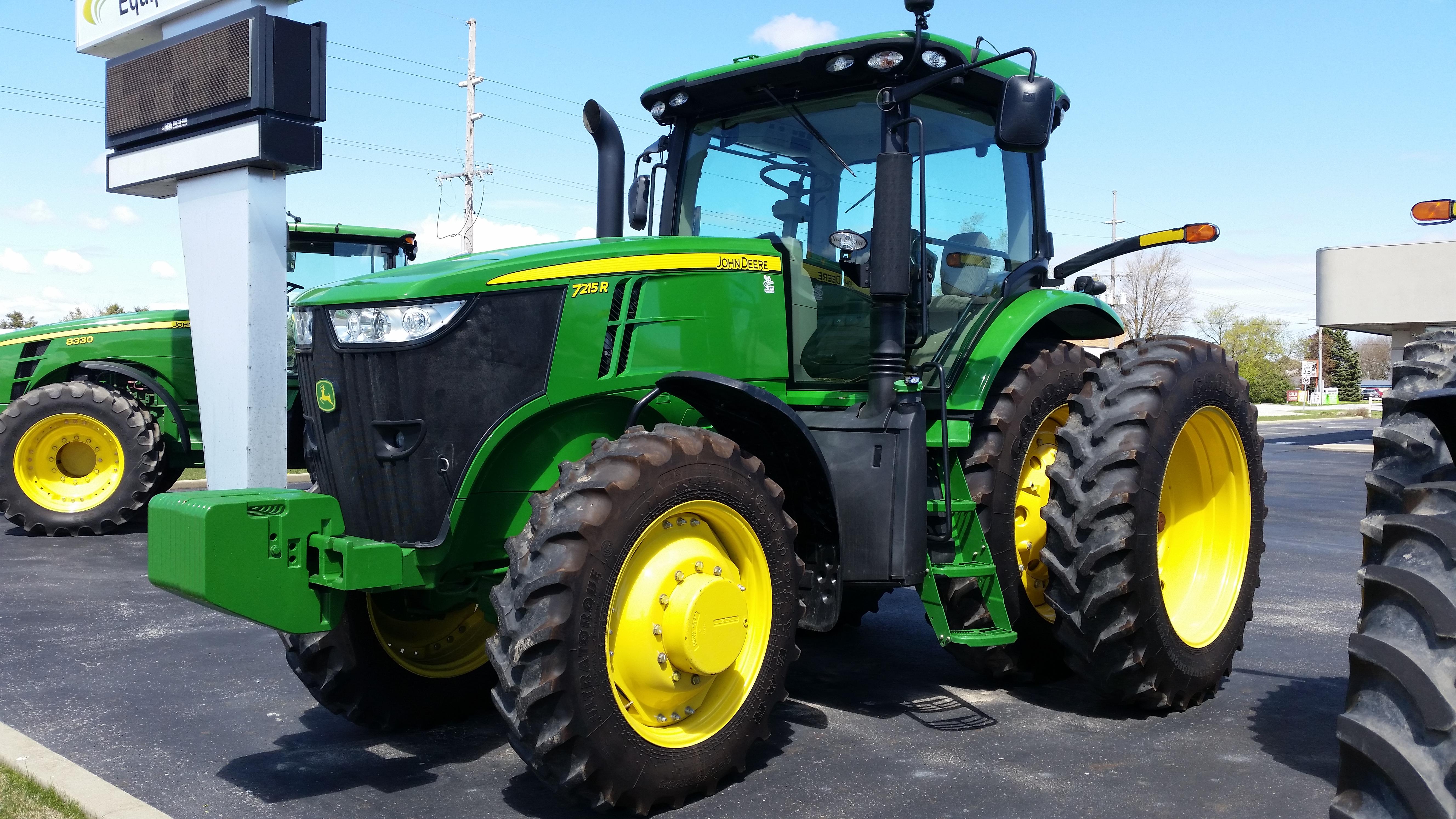 John Deere 7215R — view 2