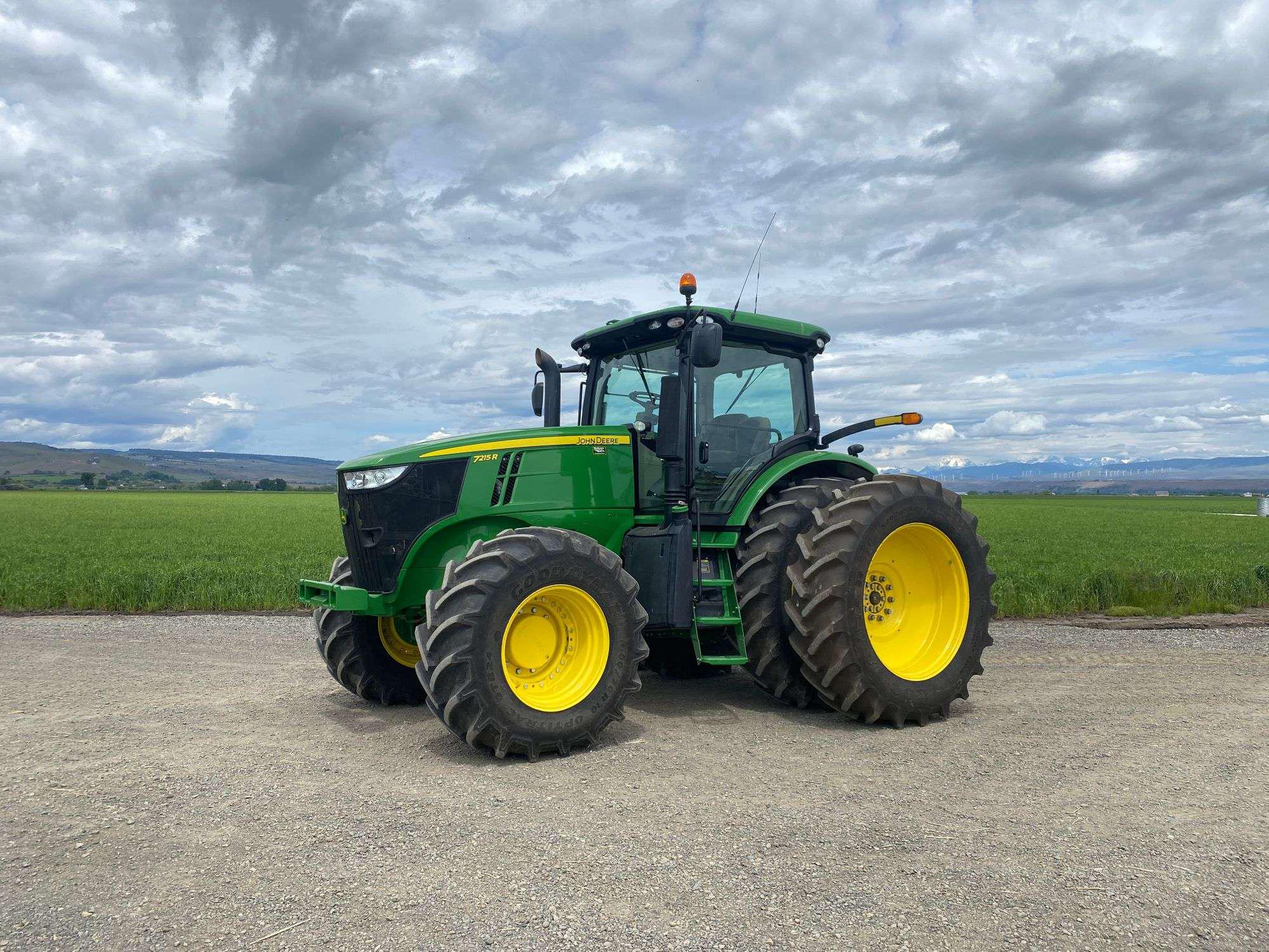 John Deere 7215R — view 3