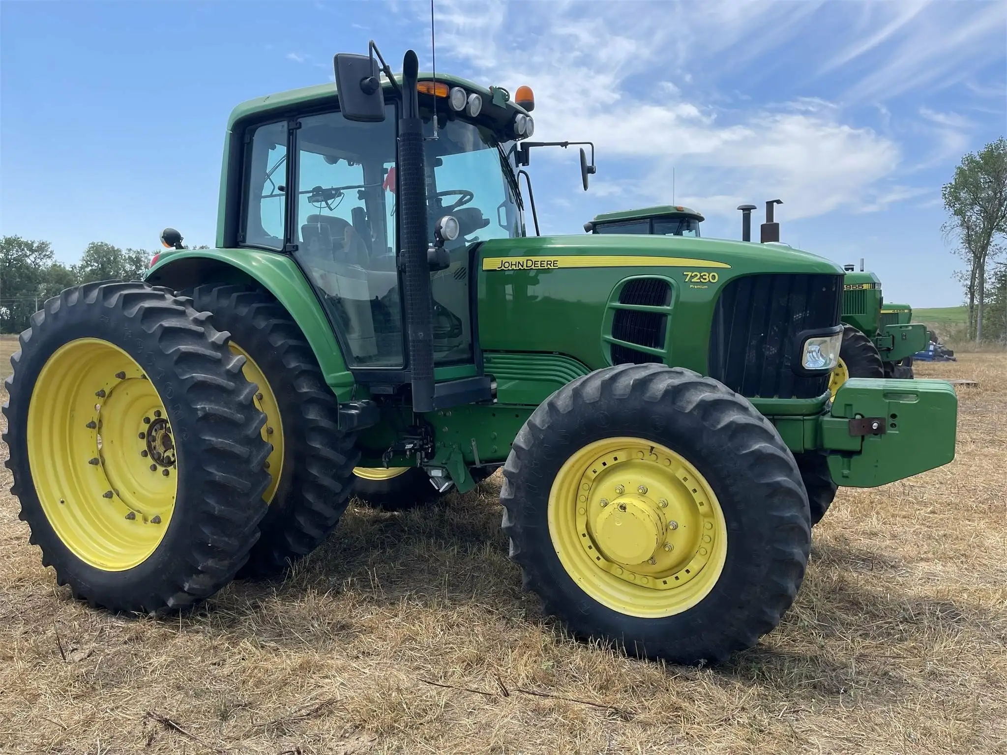 John Deere 7230 — view 3