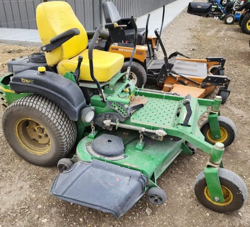 John Deere 727 Lawn Tractor