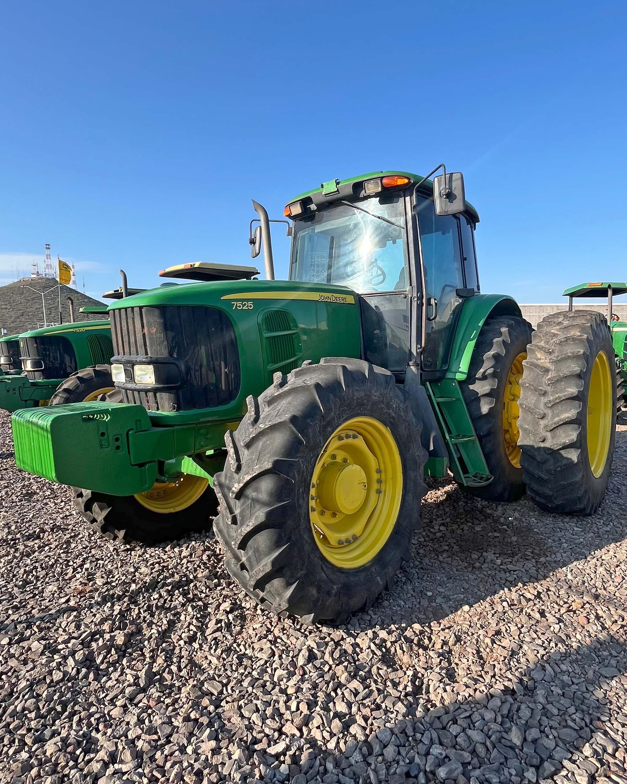 John Deere 7525 — view 3