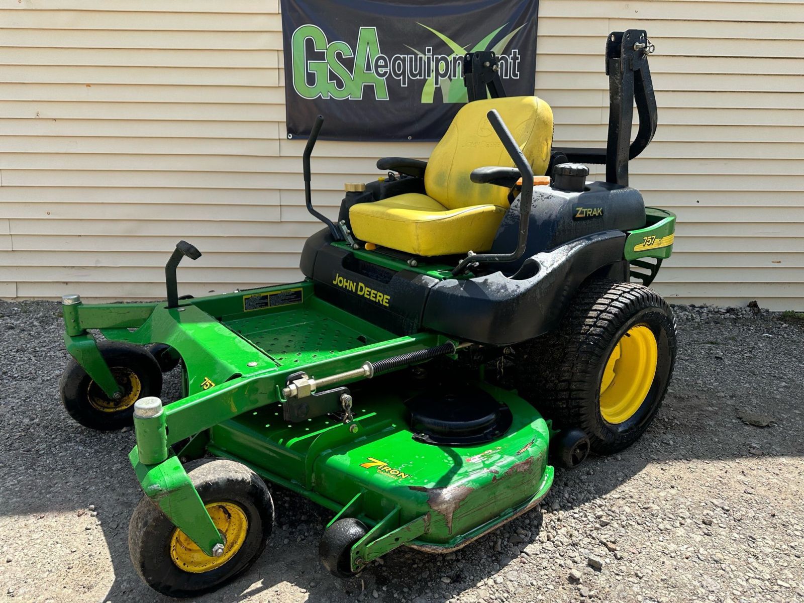 John Deere 757 Lawn Tractor