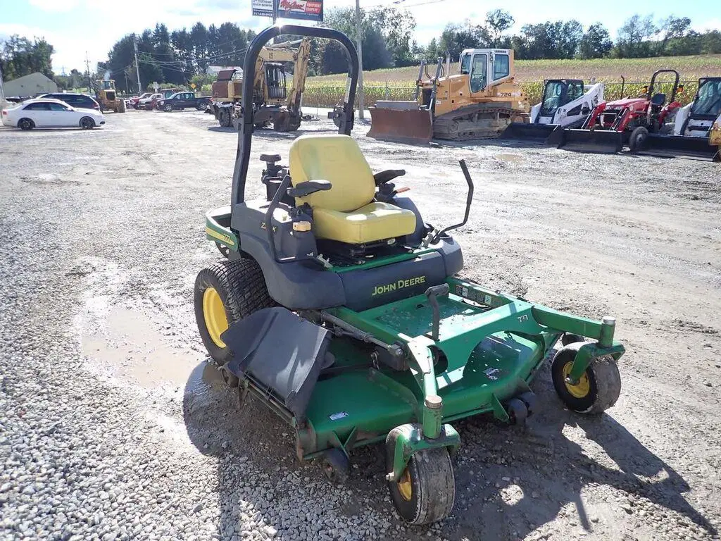 John Deere 777 Lawn Tractor