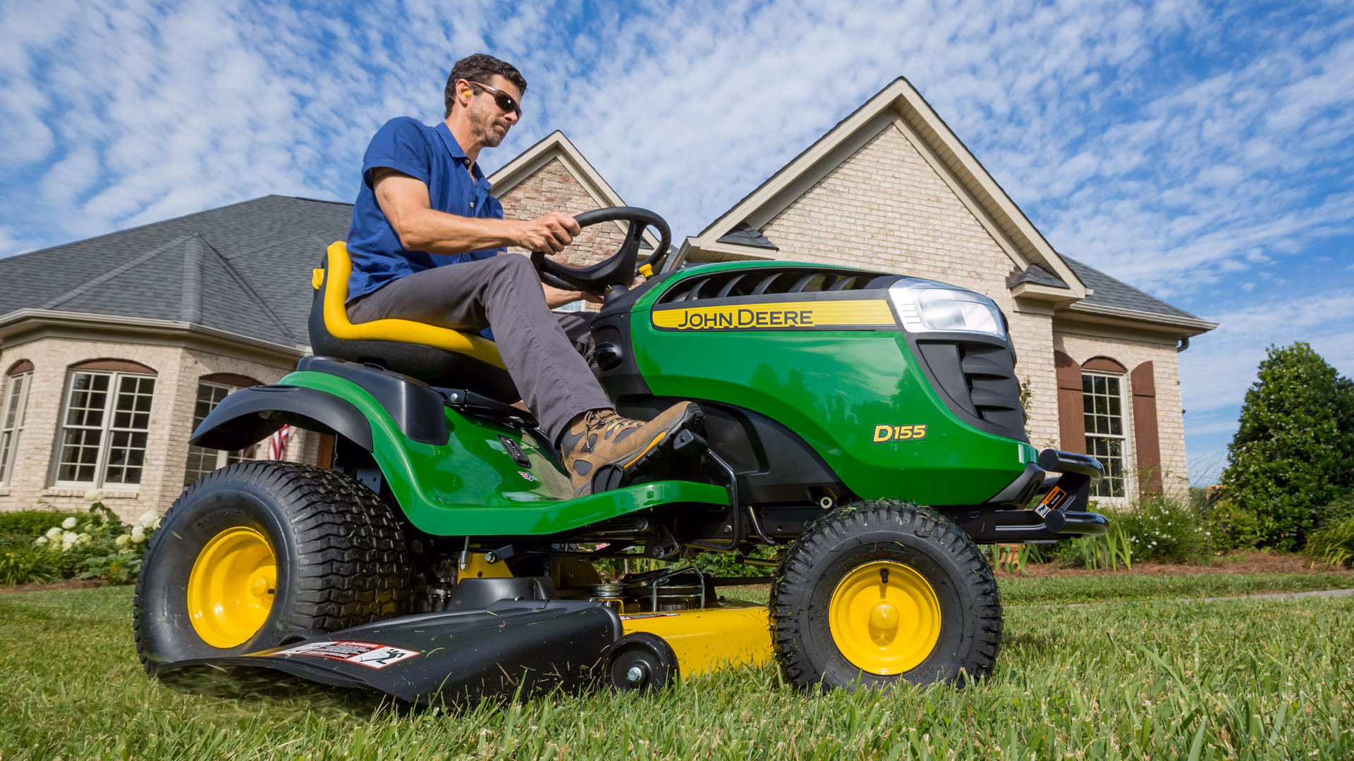 John Deere D100 Lawn Tractor