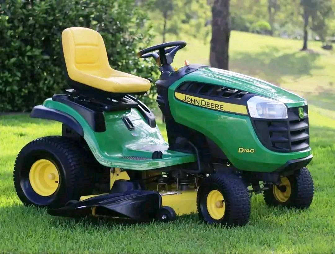 John Deere D140 — view 3