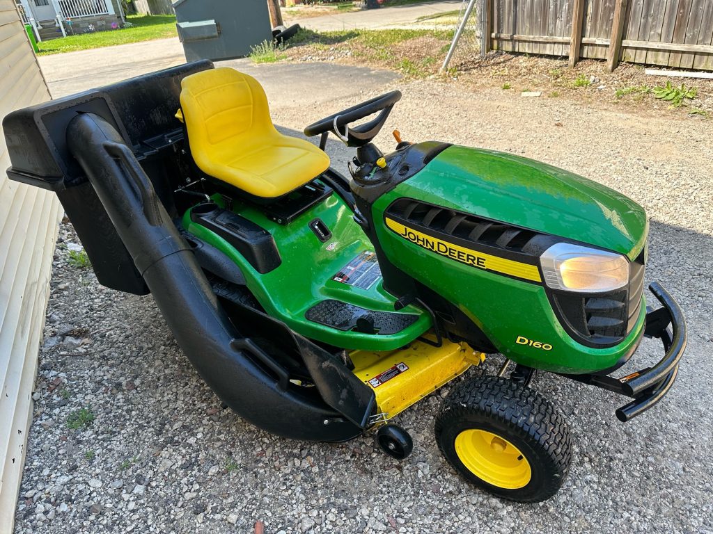John Deere D160 Lawn Tractor