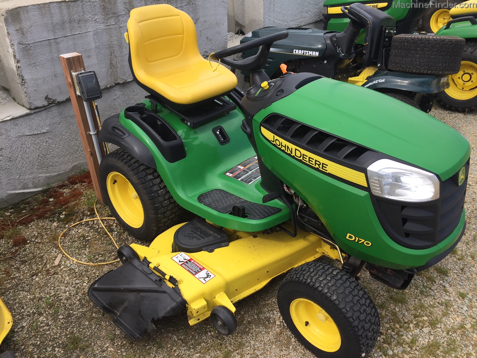 John Deere D170 — view 3