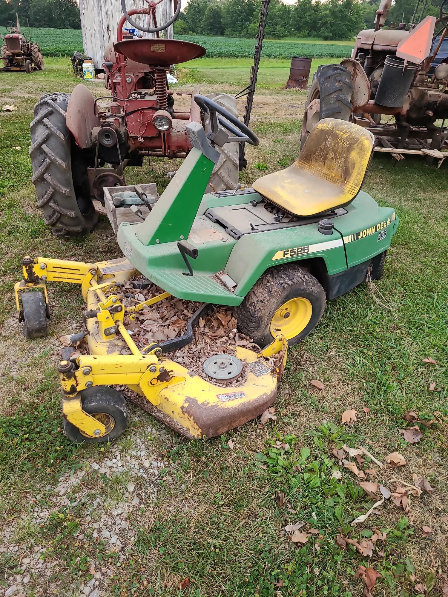 John Deere F525