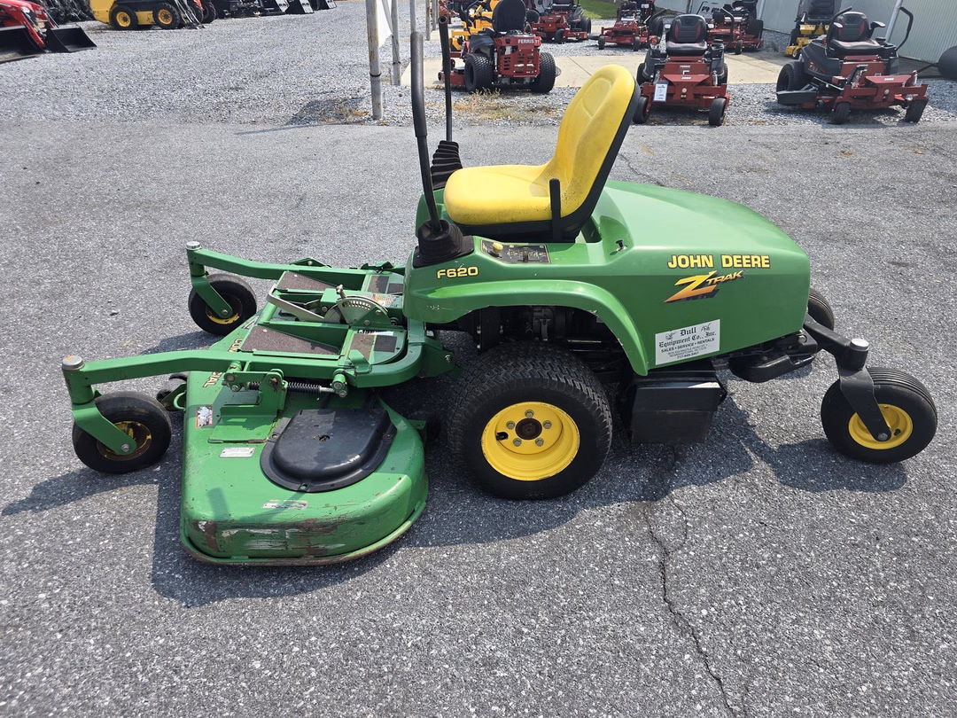 John Deere F620 Lawn Tractor
