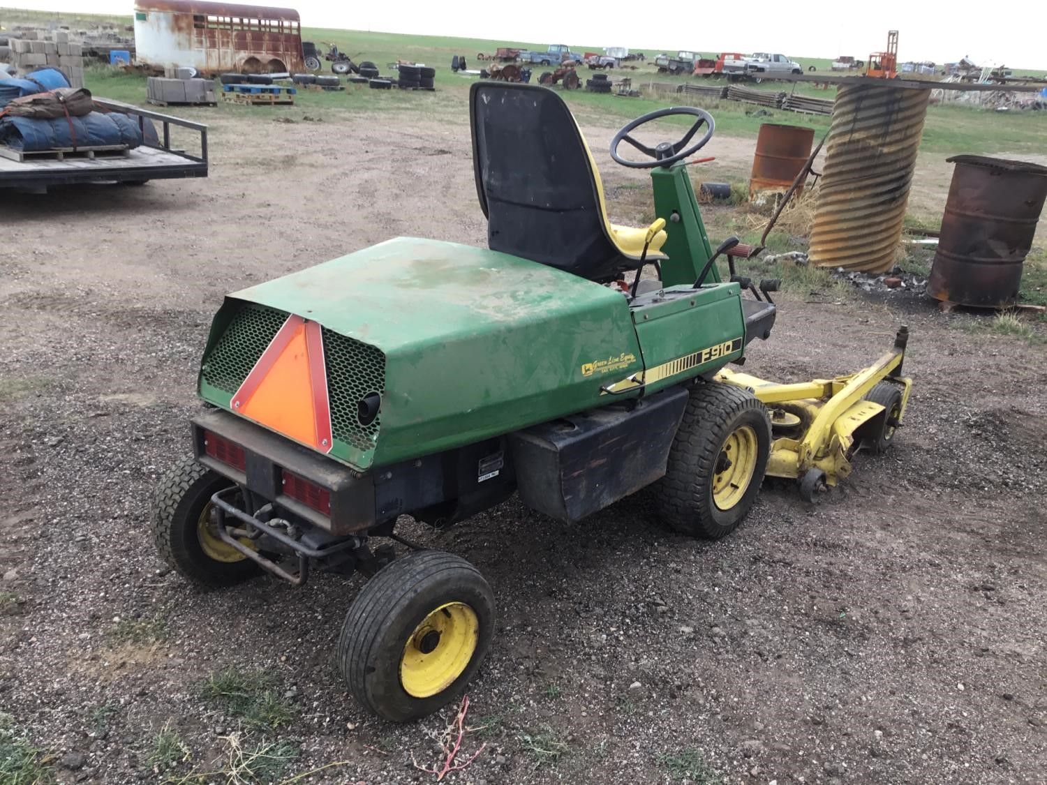 John Deere F910 Lawn Tractor