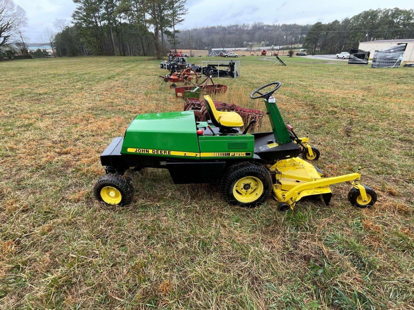 John Deere F915 Lawn Tractor