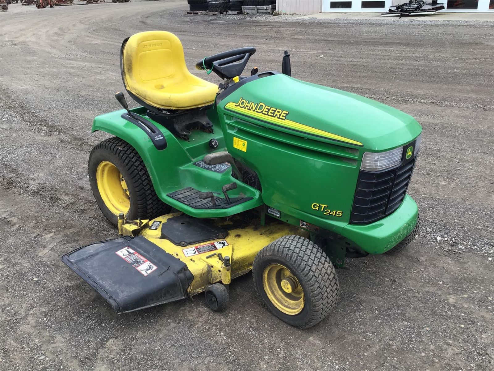 John Deere GT245 Lawn Tractor
