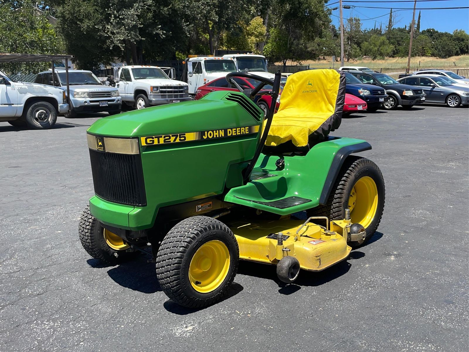 John Deere GT275 Lawn Tractor