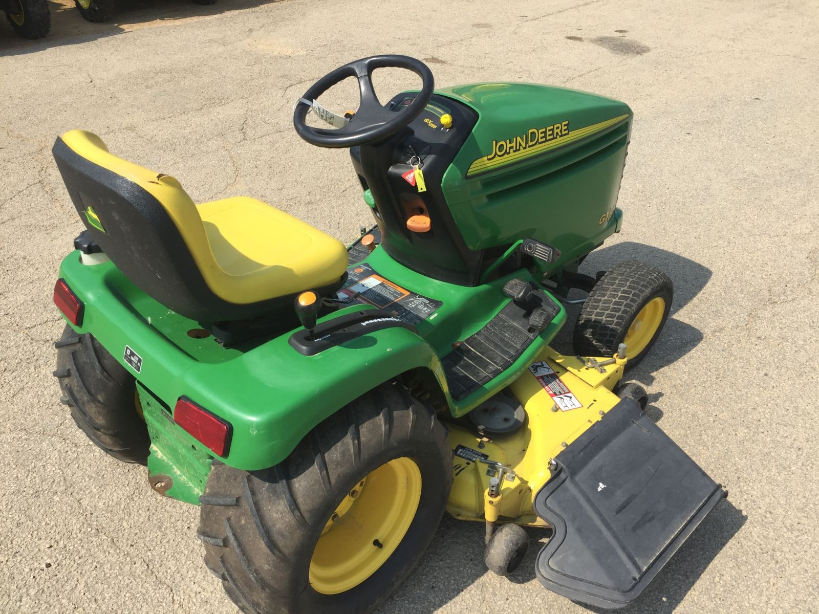 John Deere GX255 Lawn Tractor