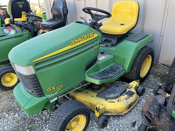 John Deere GX325 Lawn Tractor