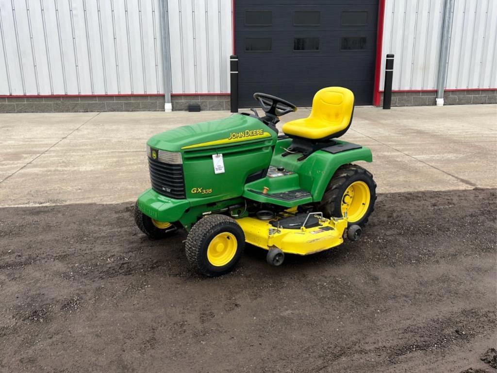 John Deere GX335 Lawn Tractor