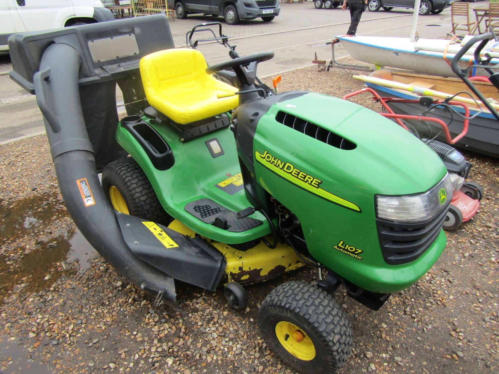 John Deere L107 Lawn Tractor