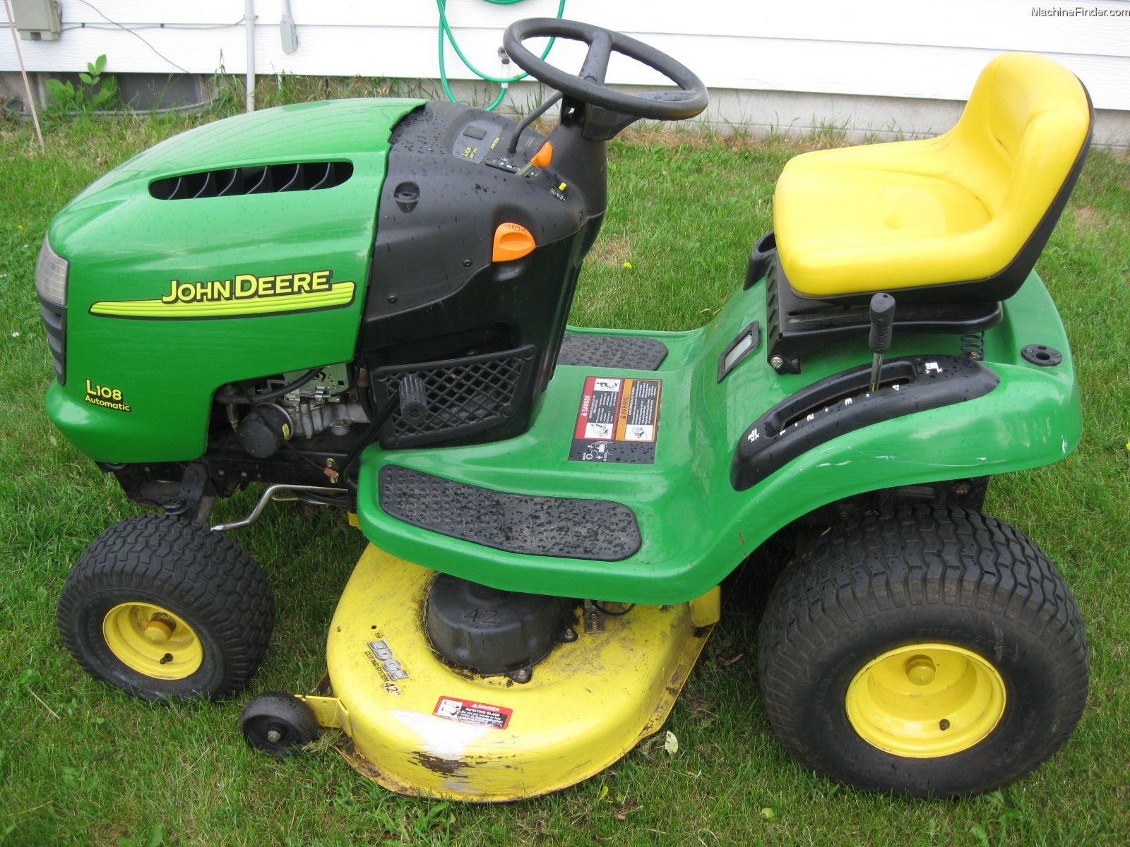 John Deere L108 Lawn Tractor