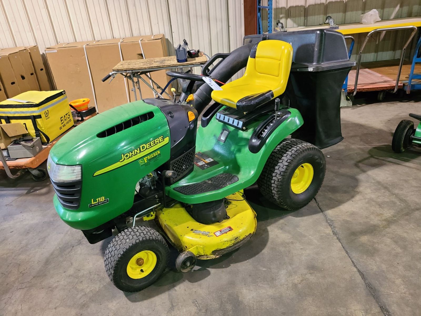 John Deere L118 Lawn Tractor