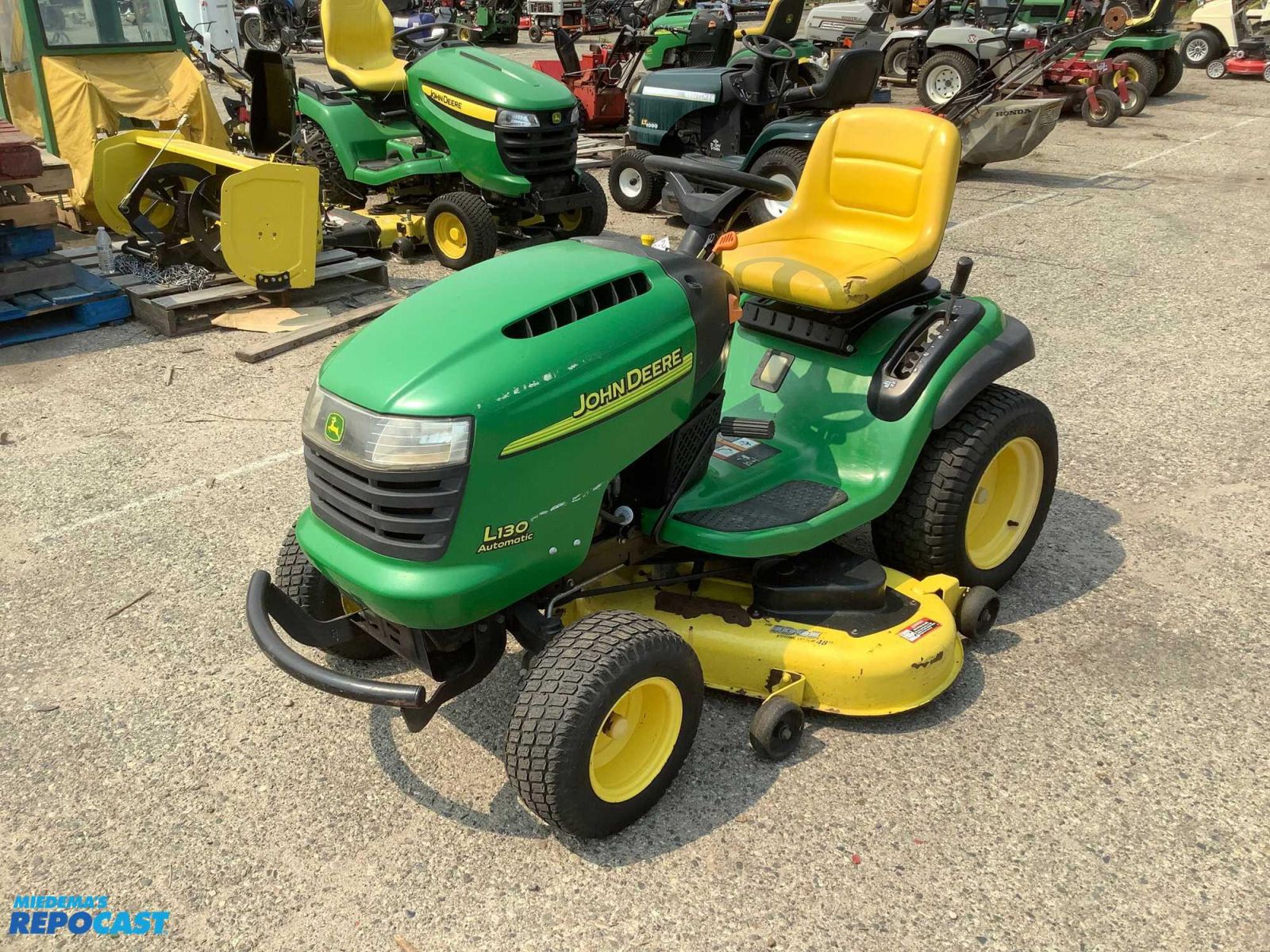 John Deere L130 Lawn Tractor