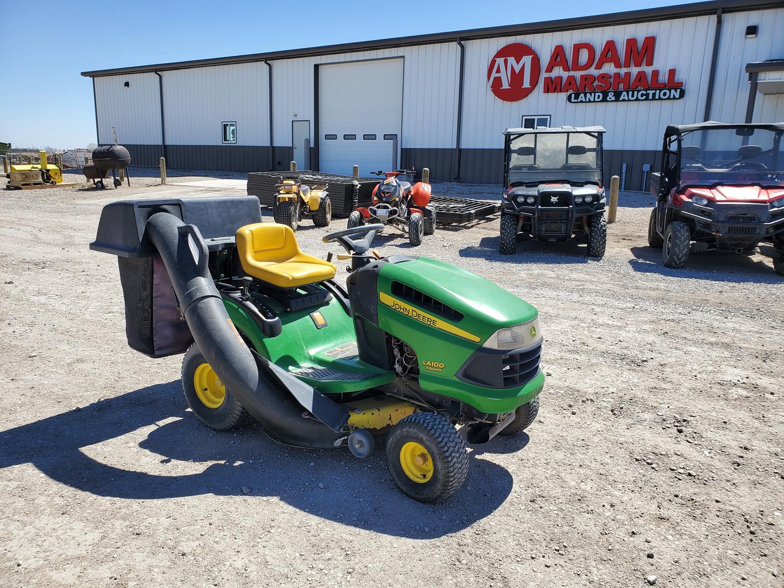 John Deere LA100 Lawn Tractor